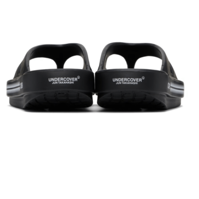 【kkeeeeee】UNDERCOVER x OOFOS Undercover x OOFOS Sandal in Black | FWRD