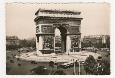 Paris AK Frankreich Bus Autos Oldtimer Verkehr am Triumpfbogen Ansichtskarte