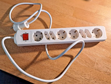 Listwa zasilająca 8-krotna z wyłącznikiem uchylnym