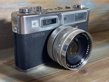 Vintage 1960s 35mm rangefinder camera Yashica Electro 35, leather case. Nice 