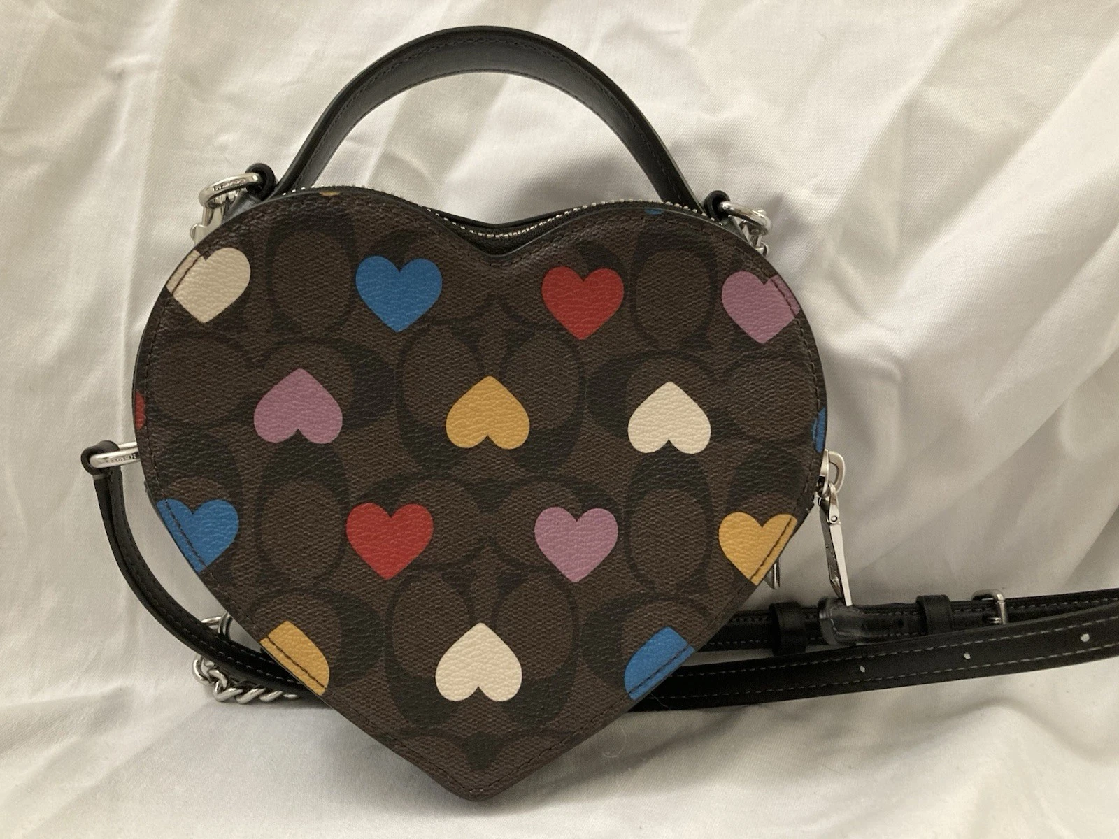 Borsa a tracolla Coach donna cuore nuova con etichetta marrone multi in pelle firmata CP022
