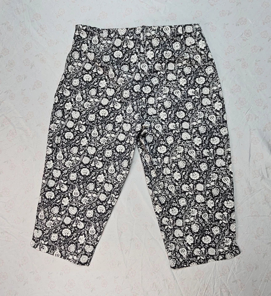 Capris Mountain Lake para mujer talla 14P patrón floral blanco y negro Foto 2 de 4