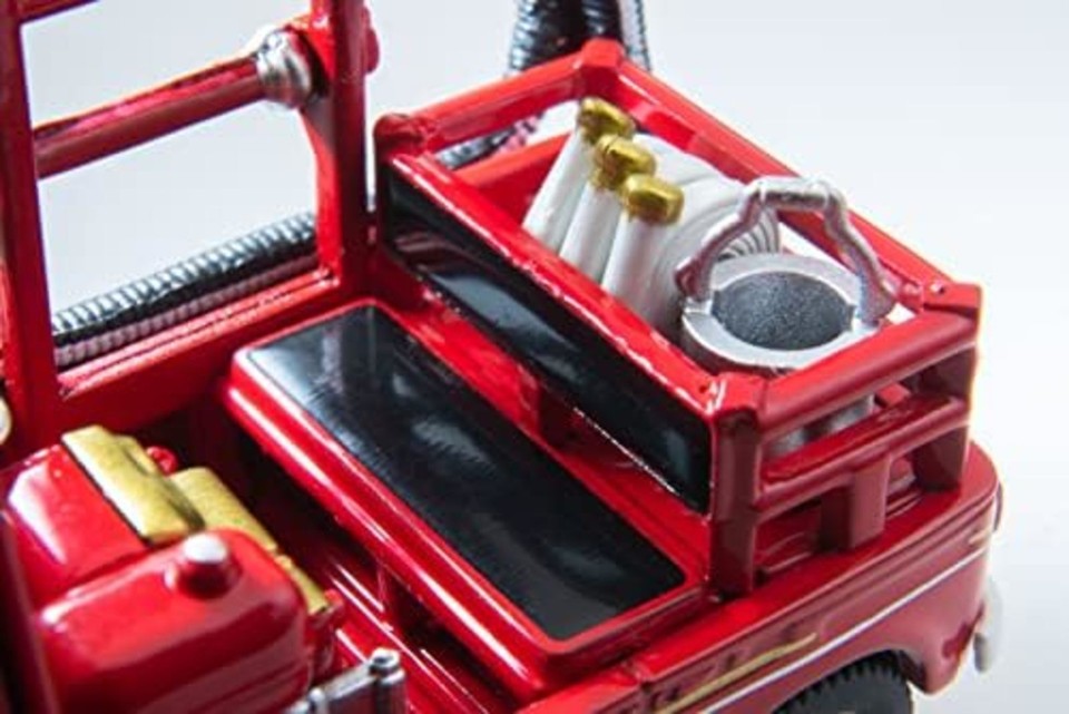 TOMICA LIMITED VINTAGE 1/64 LV68c Subaru Sambar Pump Fire Engine Mini