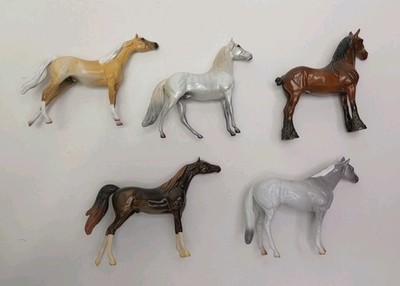 Peter Stone Lot of Five (5) 1/32 Scale Model Horses Stablemate Size