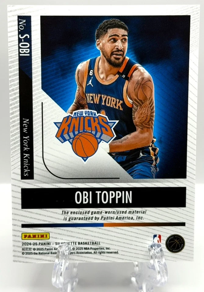 Parche tributo 2024-25 Panini Silhouette Obi Toppin GU/GW Bill Russell #6 5/5 SSP Foto 2 de 2