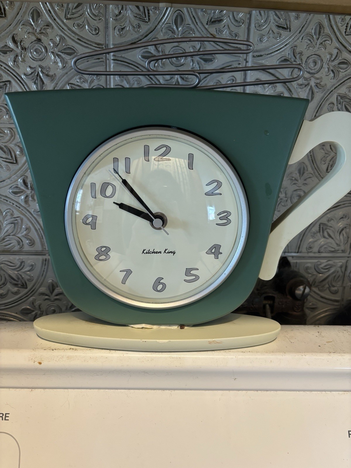 Working Kitchen King Coffee Cup Mug 80s Wall Clock Red Cappu