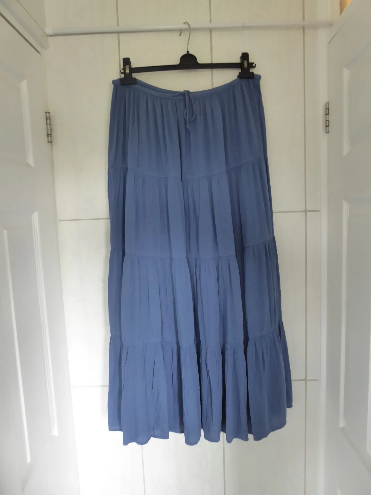 Aerie Beach Club Blue Tiered Maxi Skirt Size XL
Opens in a new window or tab