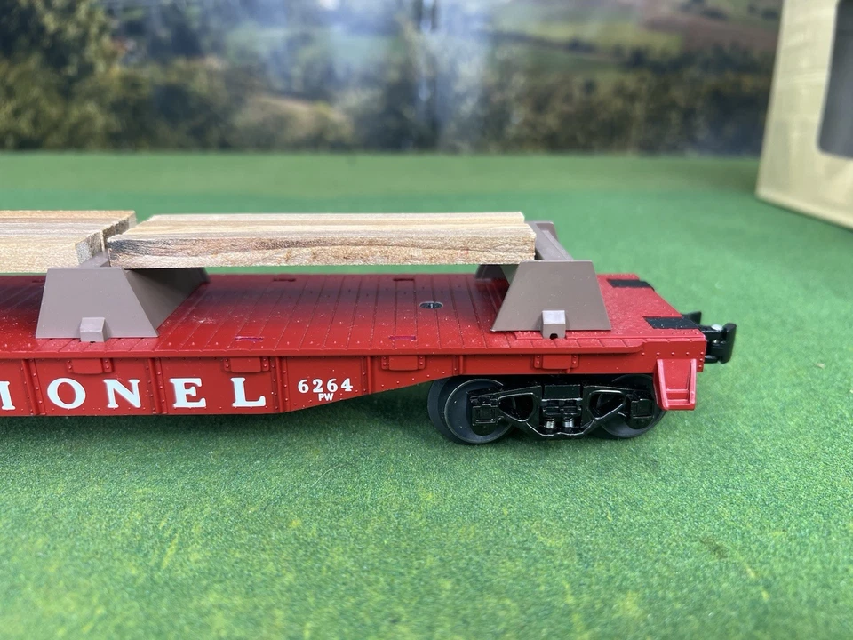 LIONEL POSTWAR CELEBRATION 6-39471 O GAUGE #6264 FLATCAR WITH WOOD LOAD NIB - Image 3 of 4