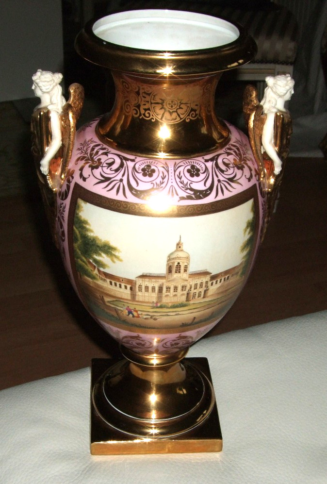 Prunkvase aus Porzellan 40,5 cm hoch und 22 cm breit aus Haushaltsauflösung