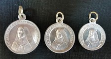 Belle série de 3 médailles religieuses "Bienheureuse Thérèse de l'Enfant Jésus"