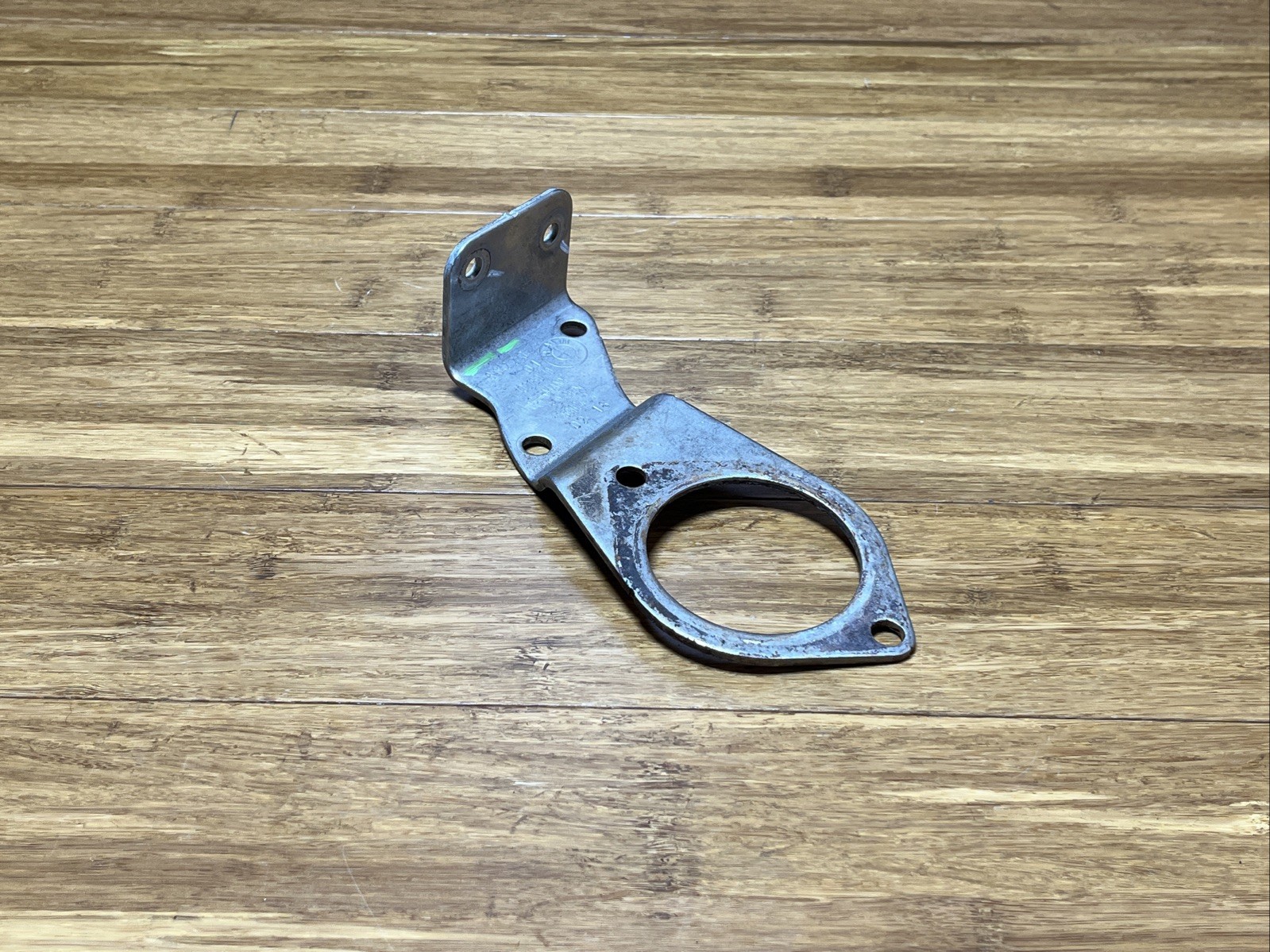 2017-2023 Rolls Royce Dawn Engine Side CYL. 1-6 Catalytic Converter Bracket OEM