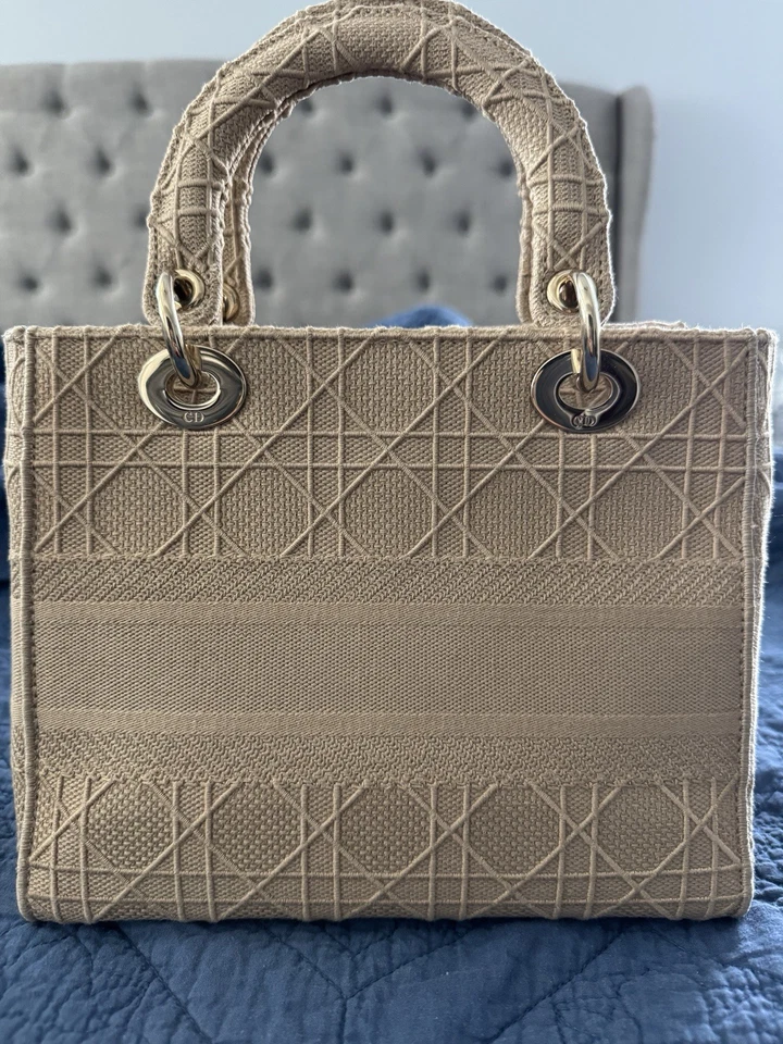 Bolso de Mano Dior Cannage Lady Dior D-Lite Lona Bordada Foto 2 de 4