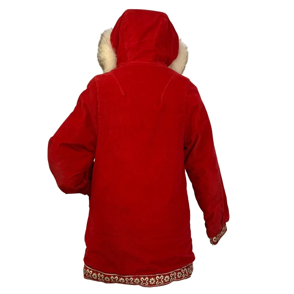 Abrigo boho boho de pana con ribete de piel de esquimal inuit de los años 70 por la artista de Tlingint Marleita Wallace Foto 3 de 4