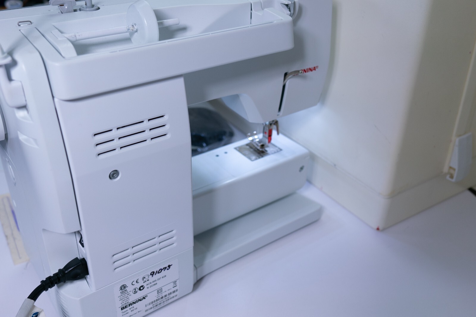 Bernina B330 Sewing Machine Foot Pedal 1 Foot Carrying case