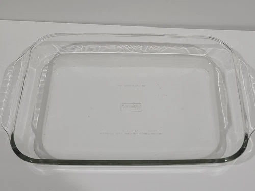 Vintage Pyrex 9x13 Inch Rectangular Glass Casserole Pan, 3 Qt Capacity