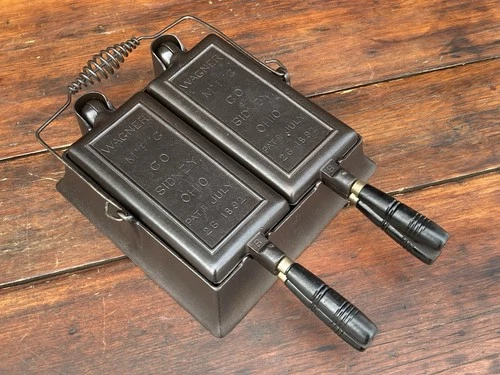 Wagner Ware Cast Iron Hotel Waffle Iron