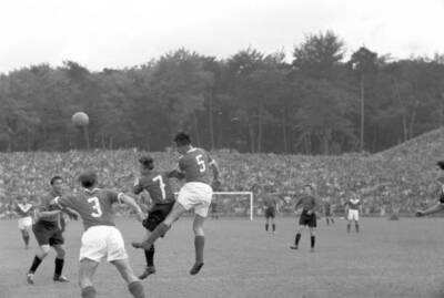 DM final round - Kickers Offenbach - Rot-Weiss Essen 1:3 - A game - 1955 Photo 2