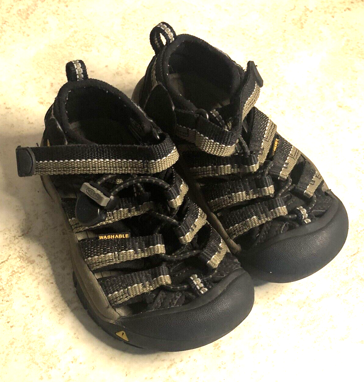 Sandalo da trekking Keen Boys Newport nero beige impermeabile punta chiusa taglia 8 UK 7