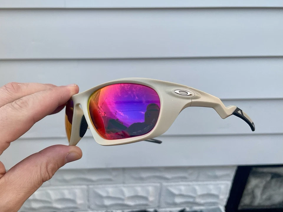 Gafas de sol polarizadas Oakley Lateralis mate arena/rojo Prizm con estuche incluido Foto 2 de 4