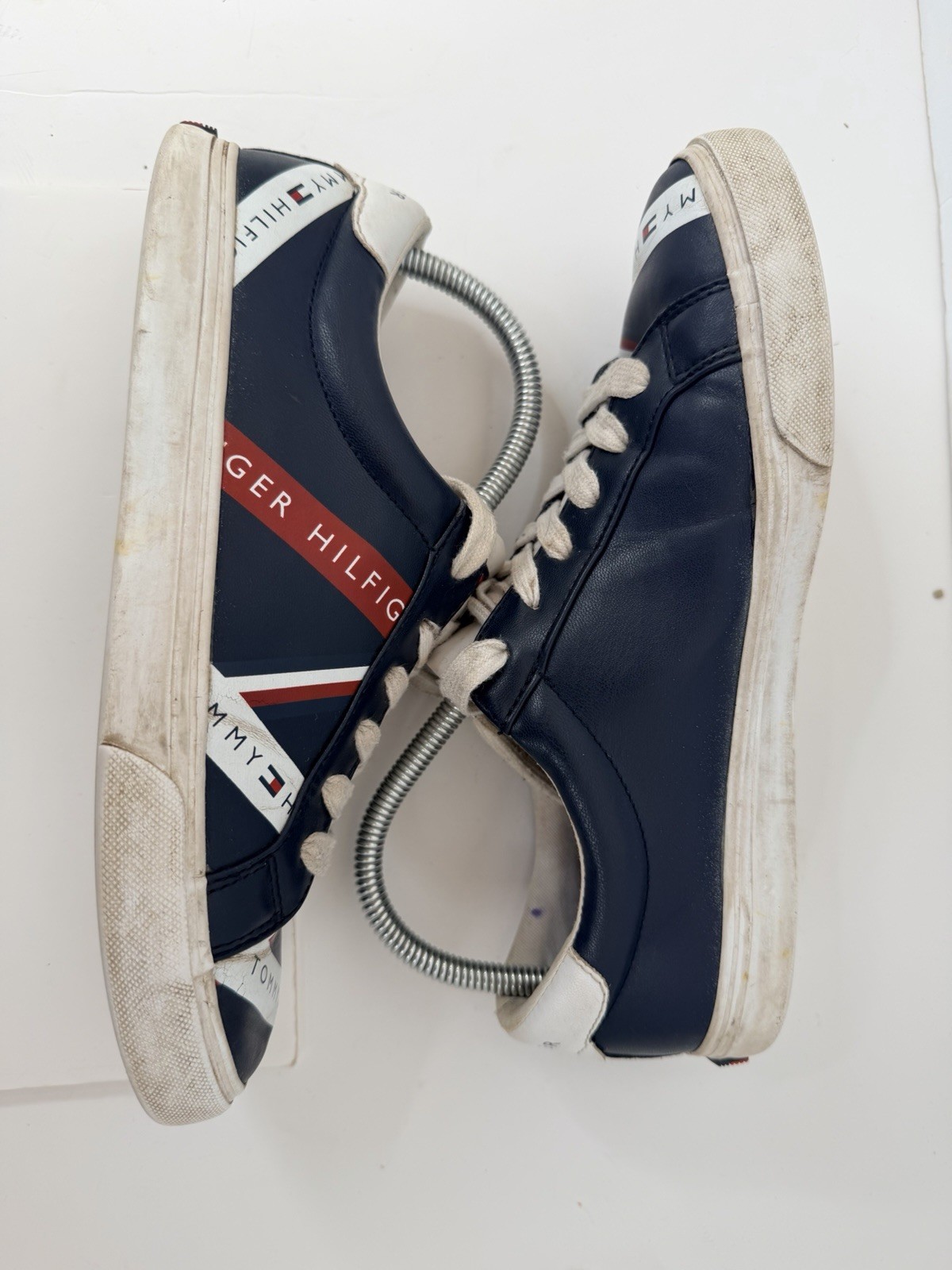 Tommy Hilfiger Women’s Lacen Sneakers Navy Faux Leather Lace Up Size 8M thumbnail 2