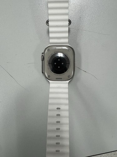 Apple Watch Ultra 49mm Titanium GPS + Cellular – Excellent Condition Unlocked - Photo 2 sur 4