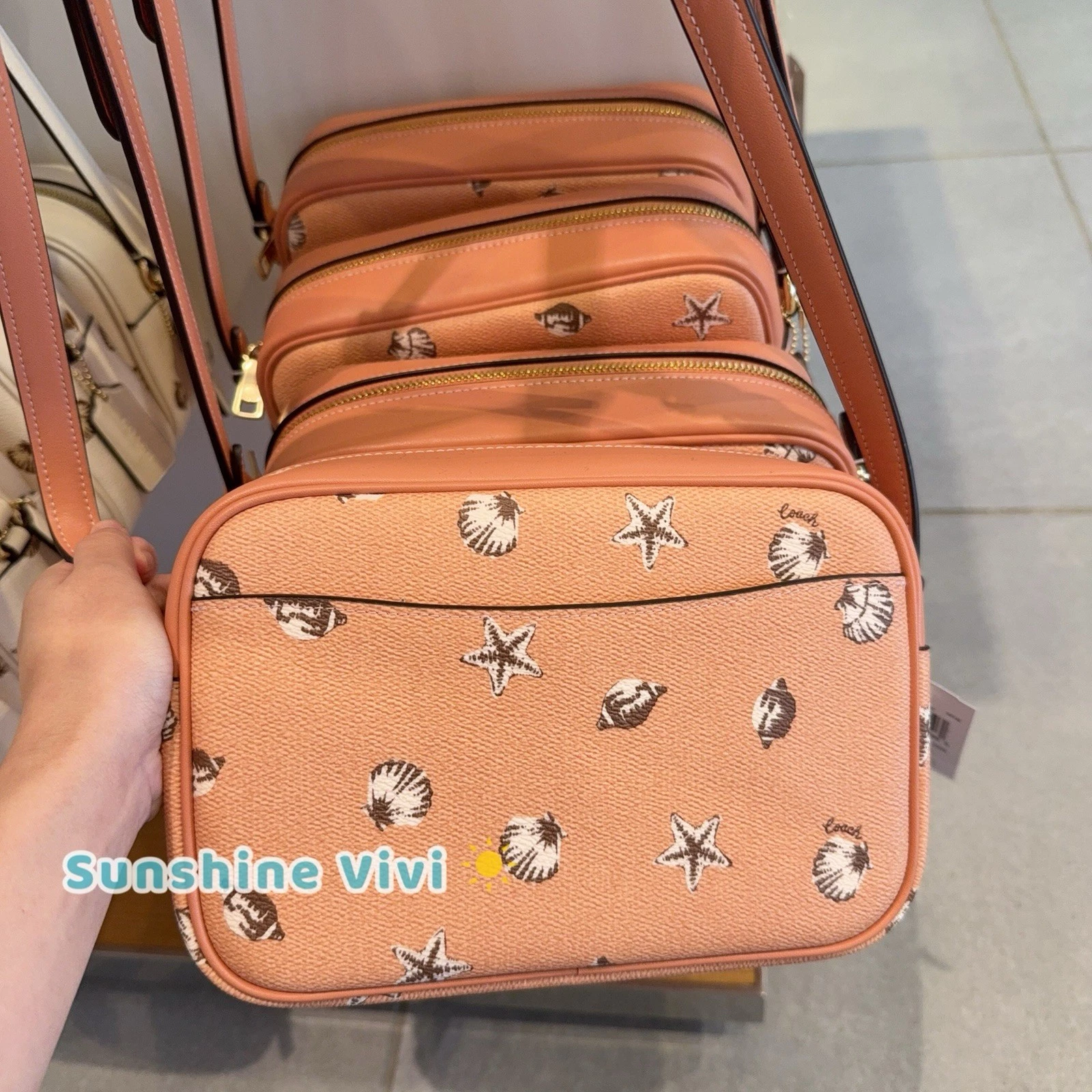 Borsa fotocamera Coach Jamie nuova con etichette con stampa guscio CBM17 corallo alba