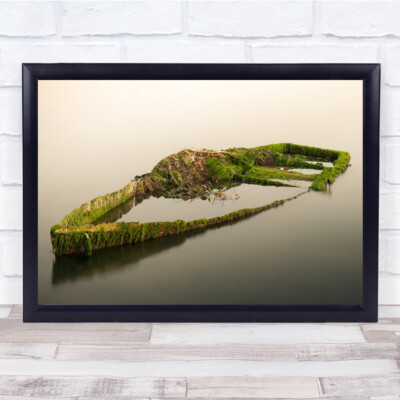 Landschaft Boot Wasser Moos versunkenes Wrack Schiffswrack Verfall einfacher Wandkunstdruck