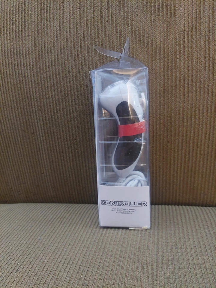 Intec Nintendo Wii Nunchuck Navigation Controller - White/Black - Image 4 of 4