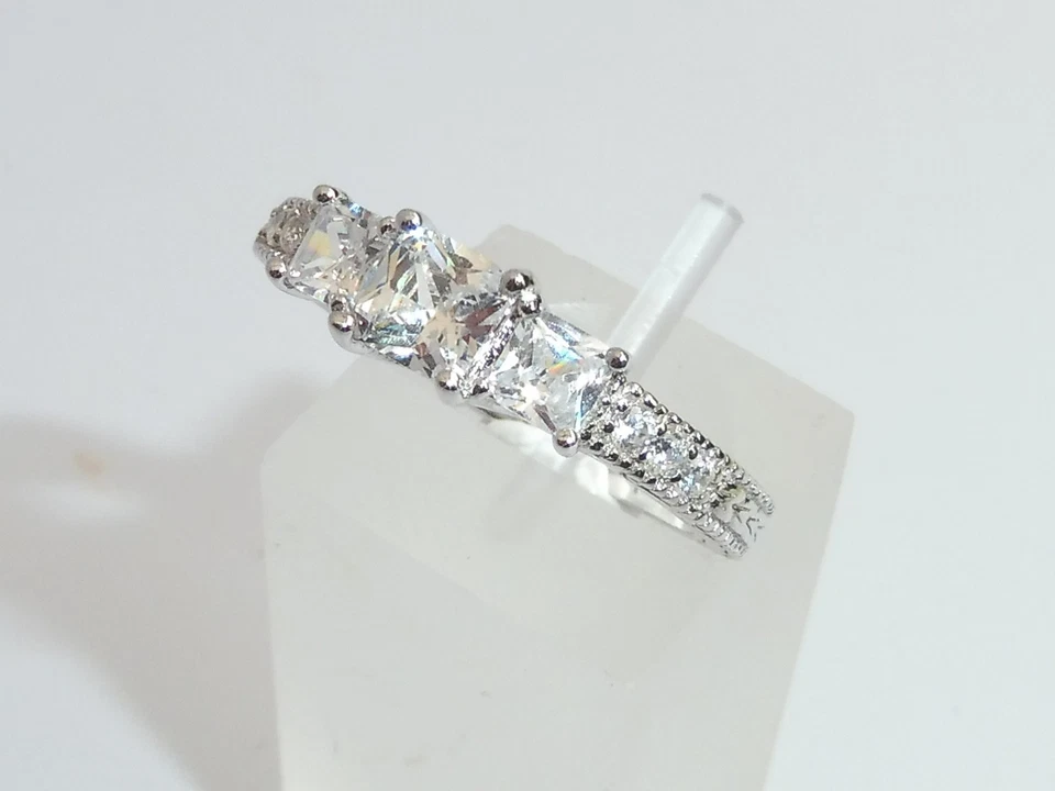 Donna Anello in oro bianco con zaffiri bianchi in argento massiccio 925 - Immagine 4 di 4