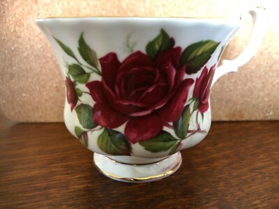 Royal Albert - Dark Red Rose - Teetasse Royal Albert China