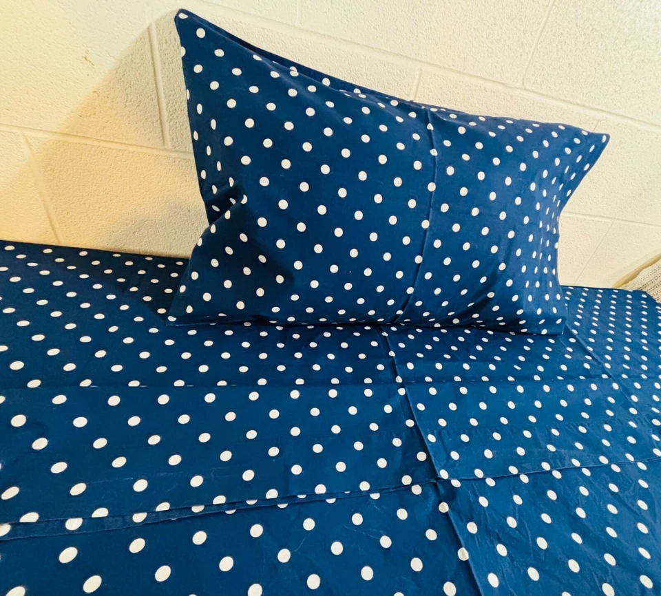 Juego de sábanas Pottery Barn Teen tamaño doble azul marino y blanco a lunares Foto 3 de 4