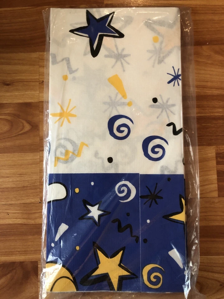 Sello de cubierta de mesa de papel de Mickey Mouse de Disney. Cosas para niños. 54”x89 1/4”. Foto 2 de 2