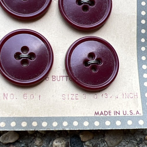 Vtg Le Chic Buttons On Paper Card 2pc 6 On Each 3/4” Burgandy Sewing Crafts NOS - Picture 5 of 6