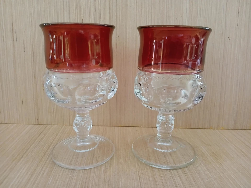 Juego de 2 copas o candelabros de vidrio vintage Kings Crown rojo y transparente Foto 3 de 4