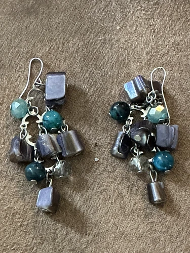 VTG 2” GRAY & GREEN PIERCED EARRINGS-COSTUME JEWELRY