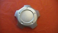 Fits  2003-2007 Landcruiser silver wheel center cap hubcap 69479 69435 Used