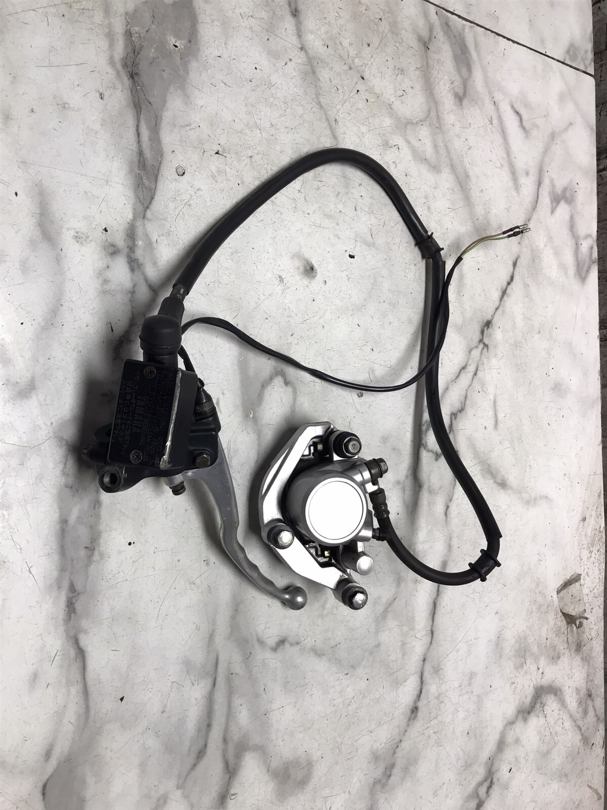 93 Yamaha XV 535 XV535 Virago front brake caliper and master cylinder assembly