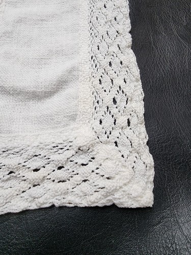 Vintage Crochet Table Cloth runner Made In AUSTRIA - Picture 2 of 16