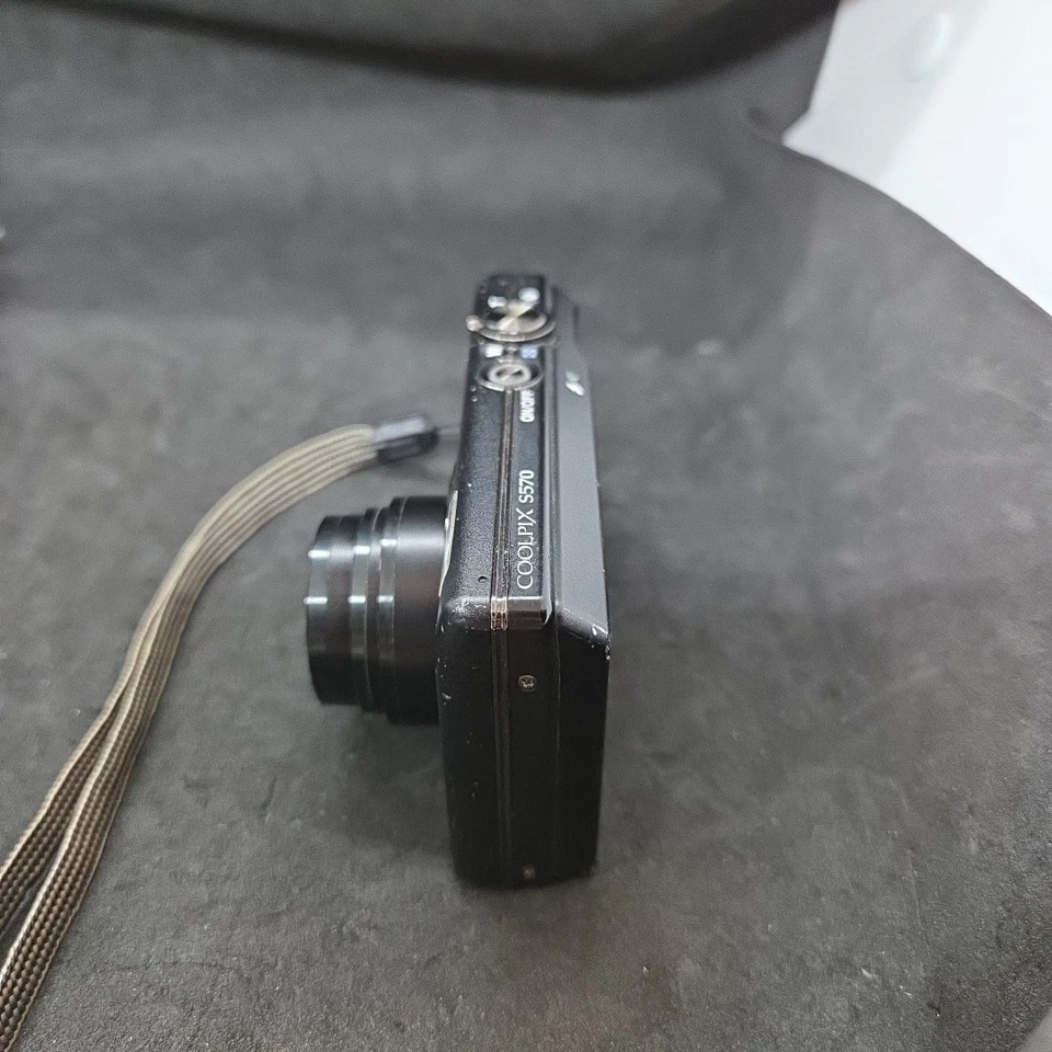 Nikon COOLPIX S570 12.0MP Digital Camera - Black - TESTED - No Charger #4 - Image 2 of 4