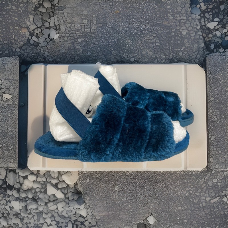 Women's Kohl's ® Faux Fur Slide Slipper w/ Backstrap Size W 7-8 USED 05/22