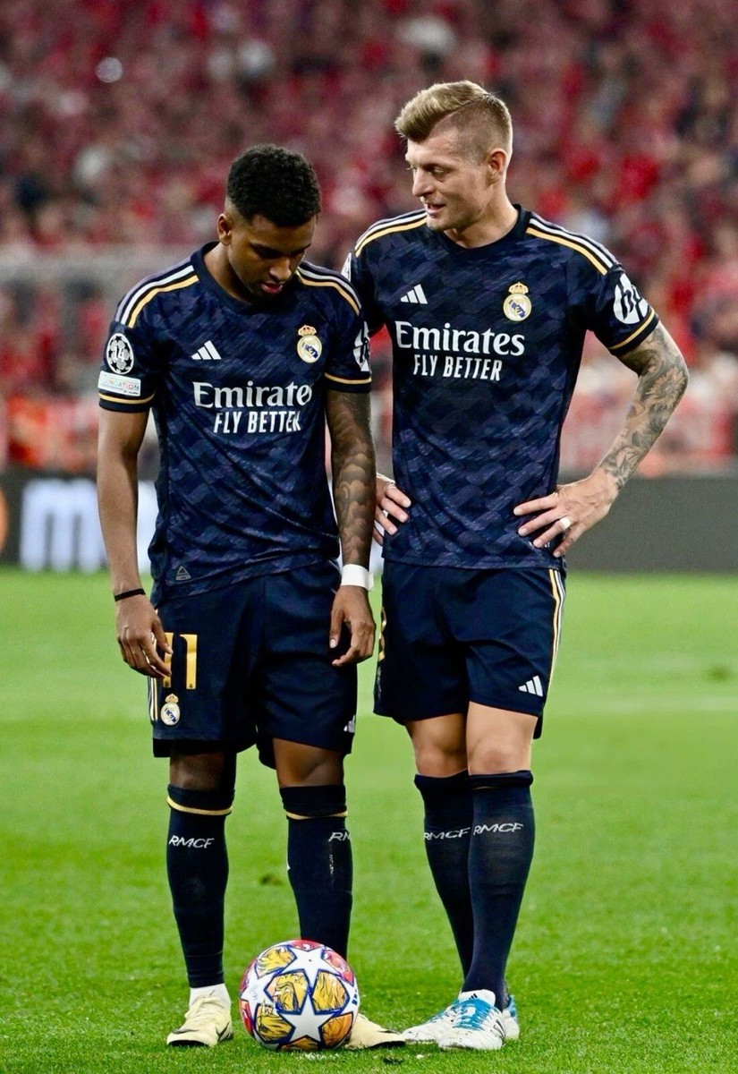 Toni Kroos #8 Mens MEDIUM Adidas Real Madrid Away Champions Toni Kroos #8 Mens MEDIUM Adidas Real Madrid Away Champions