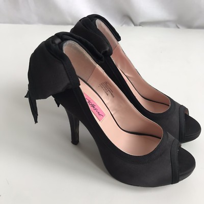 betsey johnson black pumps