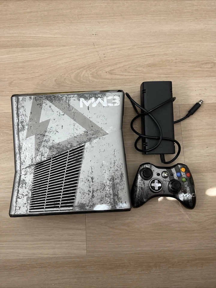 Xbox 360 S Call of Duty Modern Warfare 3 320GB Limited Edition Console Bundle - Image 3 of 4