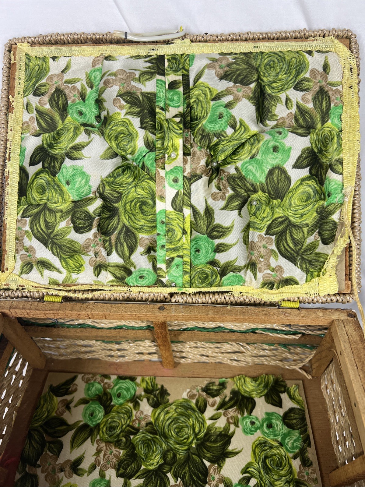 Dritz Wicker Sewing Basket Pin Cushion Lid, Pivoting Handle, 11"x8"x5"