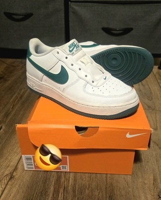 Air Force 1 - Youth Size 6 - White/Kelly