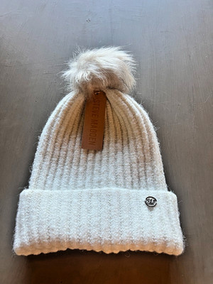 Steve Madden Ivory Knit Beanie Hat Faux Fur Pom NWT One Size Winter Cozy Soft