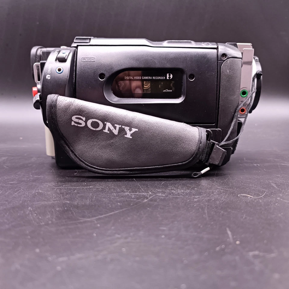 PARTS ONLY Sony DCR-TR7000 Handycam Camcorder Digital8 Hi8 Please Read More - Image 3 of 4