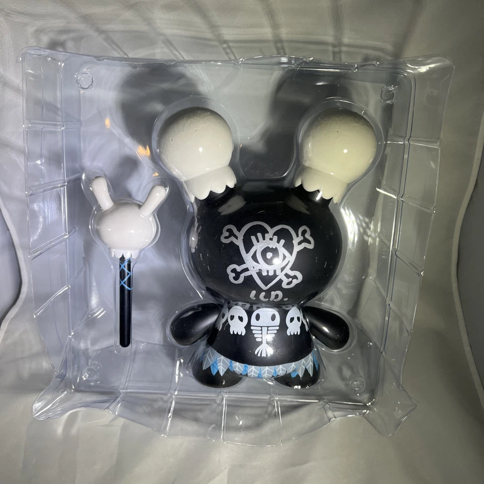 "Figura Dunny Kidrobot We Three Bears Zulu Mong Ilovedust 8"" firmada por Ilovedust" Foto 3 de 4