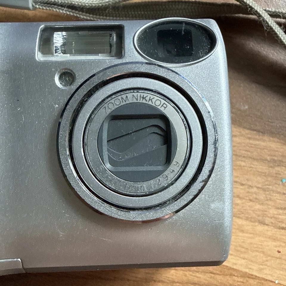 Nikon COOLPIX 4600 4.0MP Digital Camera - Silver - NOT WORKING - Image 2 of 4