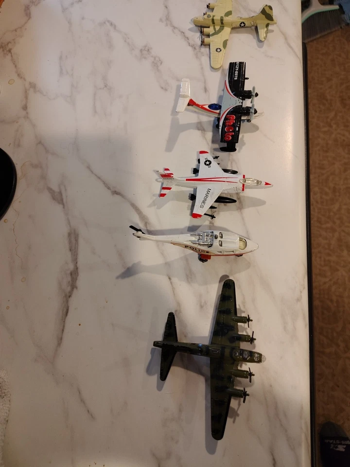 Bombarderos fundidos a presión B-17G y otros Road Champs Hydro Prop 15 y helicóptero de metal Foto 2 de 4